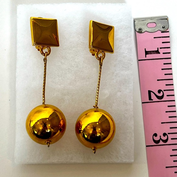 Vintage Gold Tone Square Clip On with Chain and Dangling Ball. - Picture 4 of 4